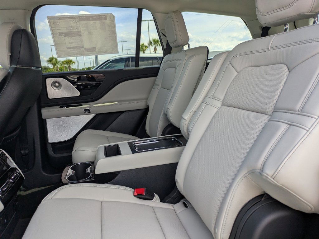 New 2026 Lincoln Aviator Reserve AWD/4WD image 17