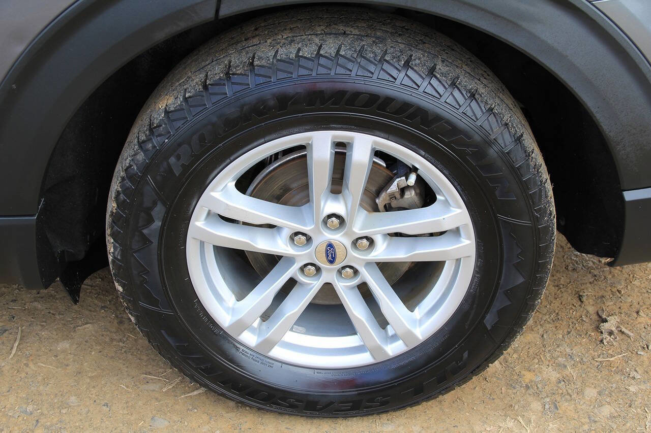 Used 2022 Ford Explorer XLT w/ Class IV Trailer Tow Package image 5