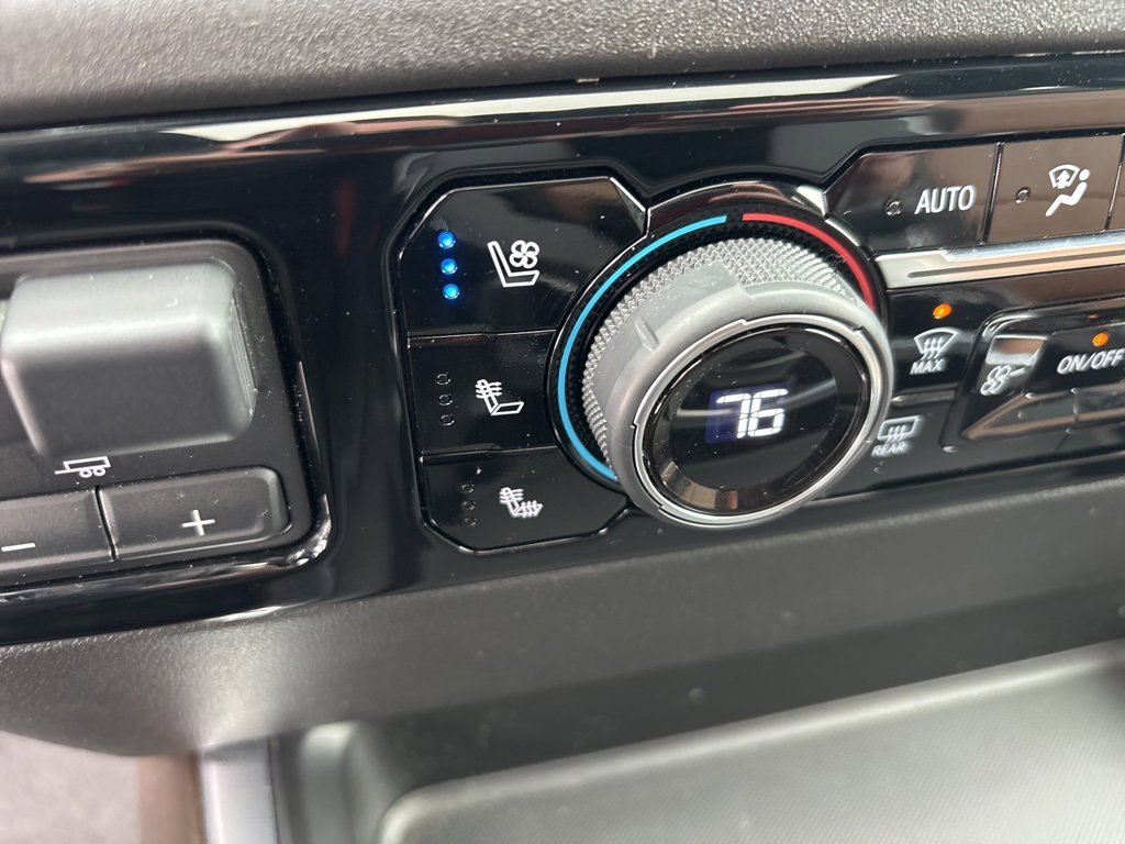 Used 2024 Chevrolet Silverado 3500 High Country w/ High Country Premium Package image 27