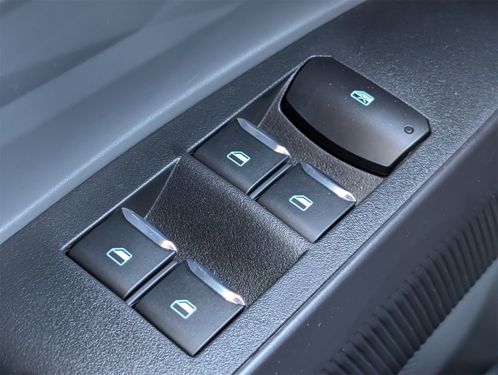 New 2026 Ford Maverick XL image 18