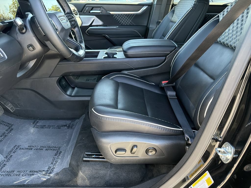 Used 2025 GMC Acadia Denali w/ Super Cruise Package FWD image 17
