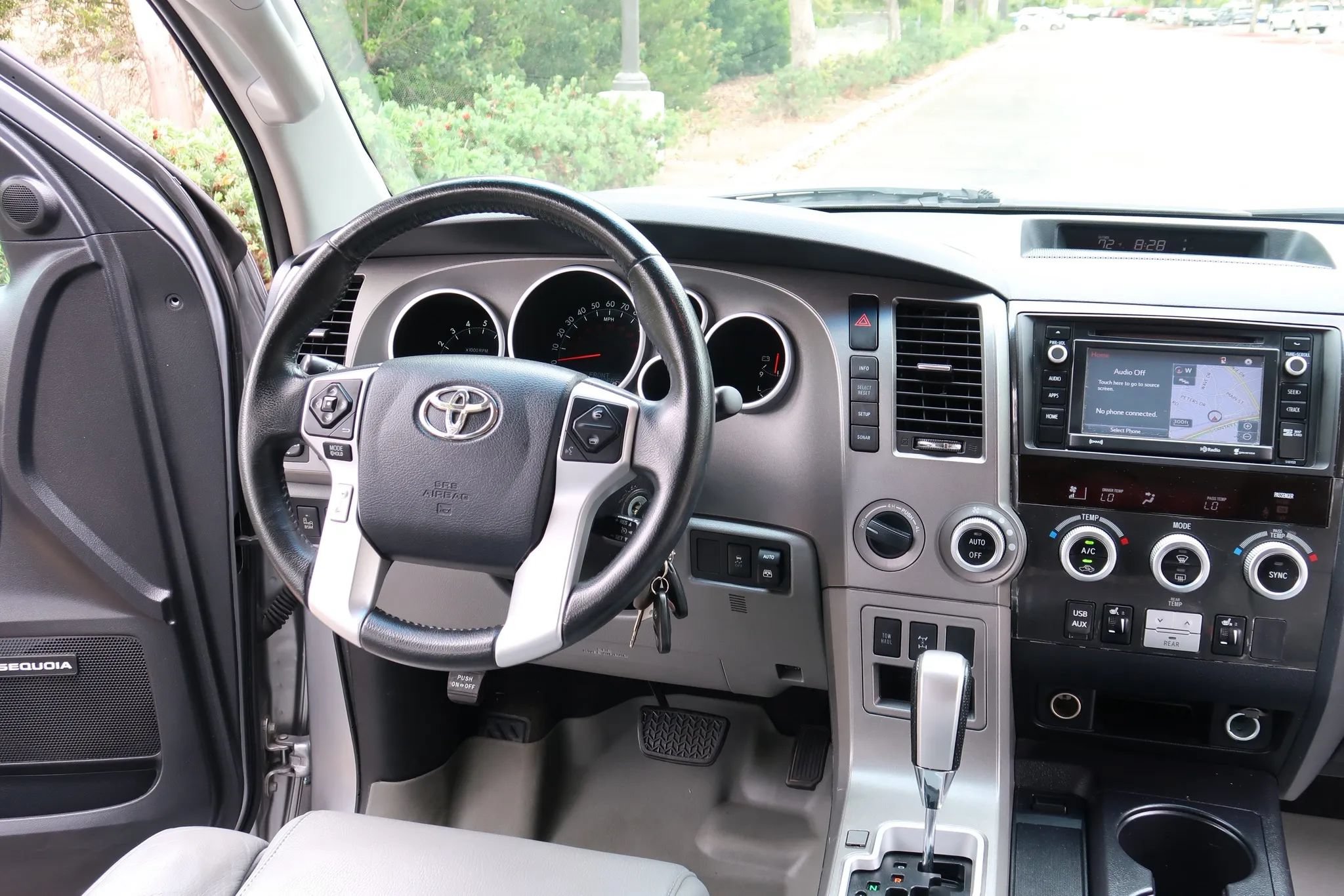 Used 2017 Toyota Sequoia Limited w/ Safety & Convenience Package AWD/4WD image 32