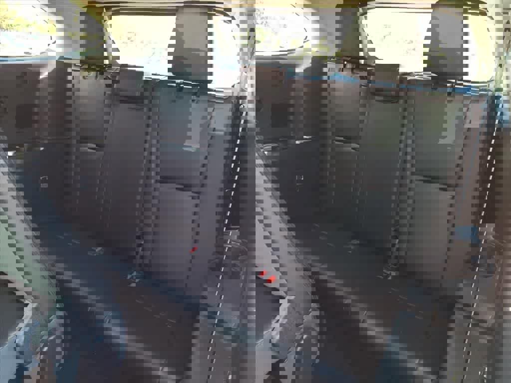 Used 2023 Toyota Highlander XLE image 10