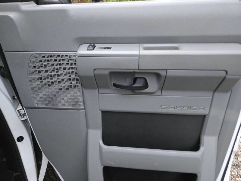 Used 2015 Ford E-350 and Econoline 350 Super Duty w/ Power Windows & Locks Group image 15