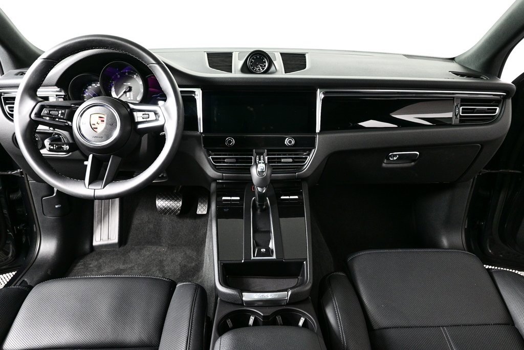 Certified 2025 Porsche Macan image 19
