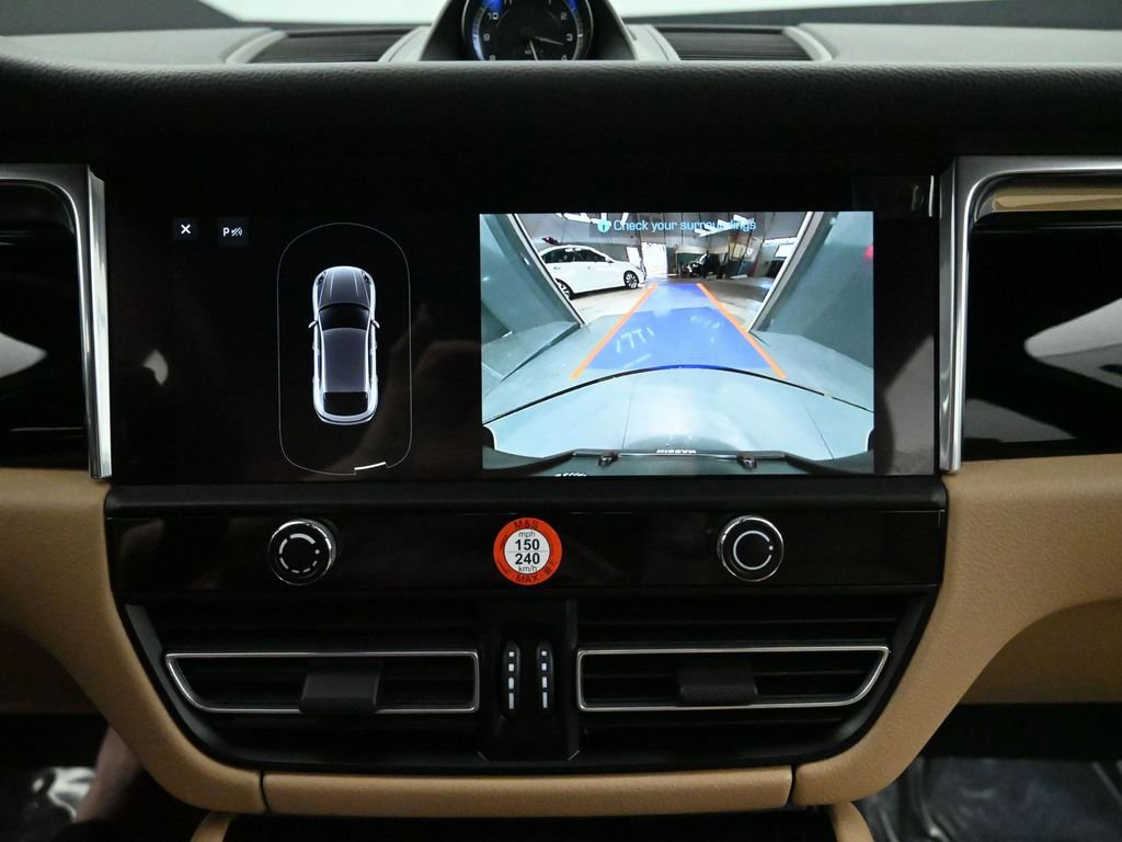 Used 2025 Porsche Macan image 36