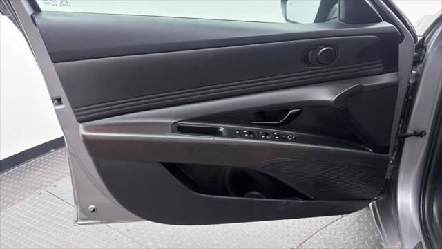 Used 2025 Hyundai Elantra Sport FWD image 13