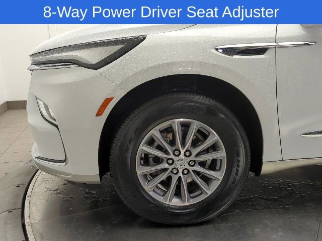 Used 2023 Buick Enclave Essence image 11