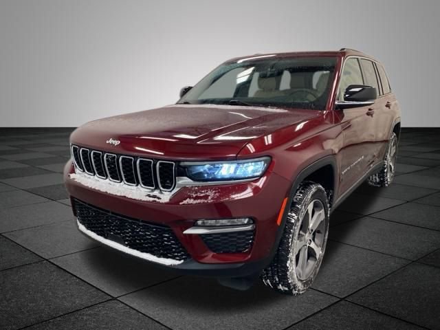 Used 2023 Jeep Grand Cherokee Limited w/ Luxury Tech Group II image 3