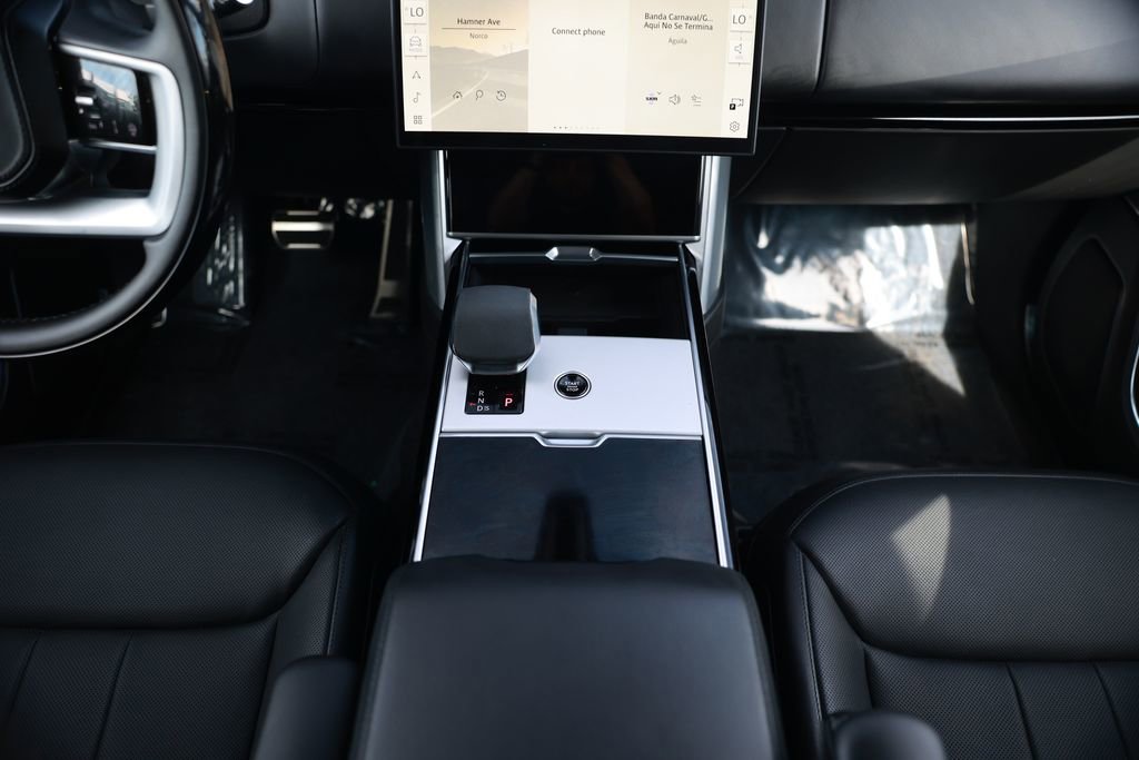 Used 2025 Land Rover Range Rover Long Wheelbase SE image 28