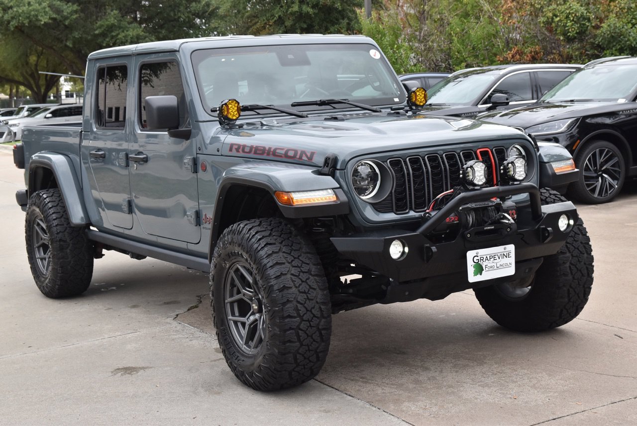 Used 2025 Jeep Gladiator Rubicon w/ Convenience Group AWD/4WD image 4