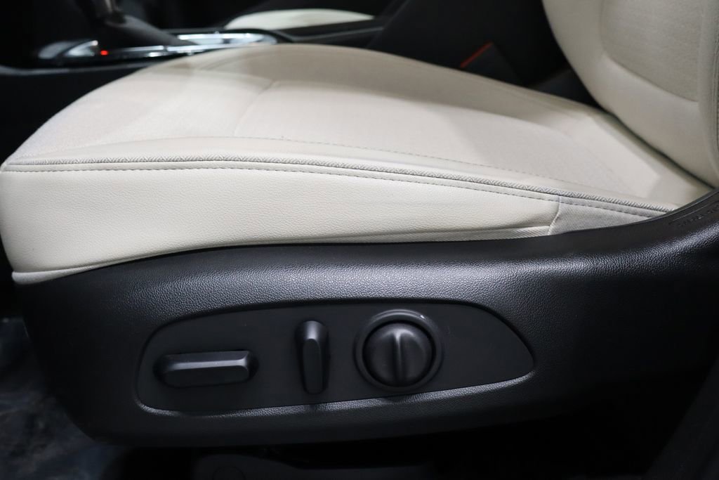 Used 2020 Buick Encore GX Select image 19