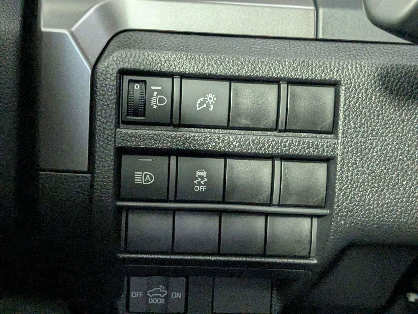 Certified 2024 Toyota Tacoma SR5 AWD/4WD image 16