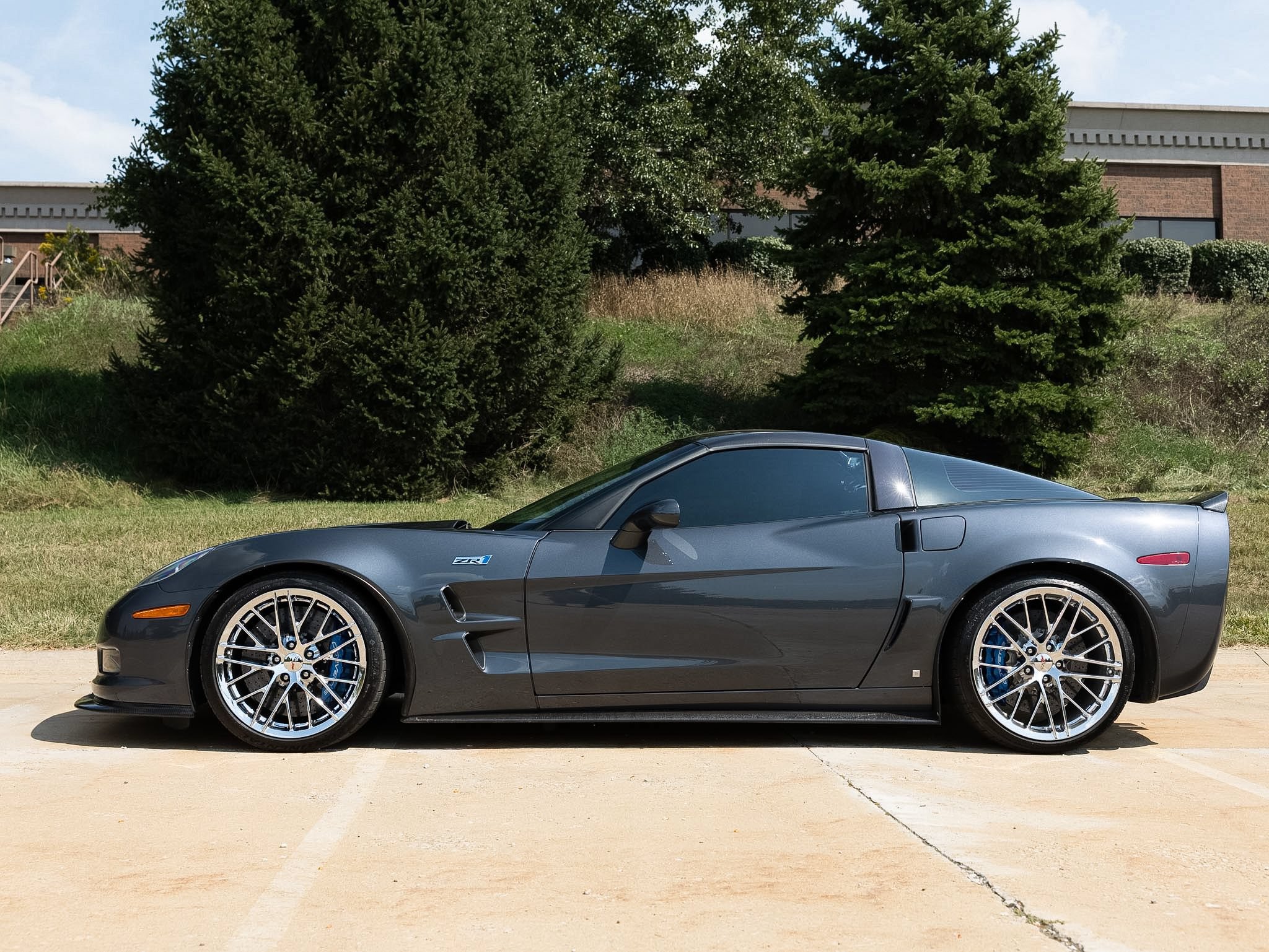 Used 2009 Chevrolet Corvette ZR1 w/ Preferred Equipment Group RWD image 3