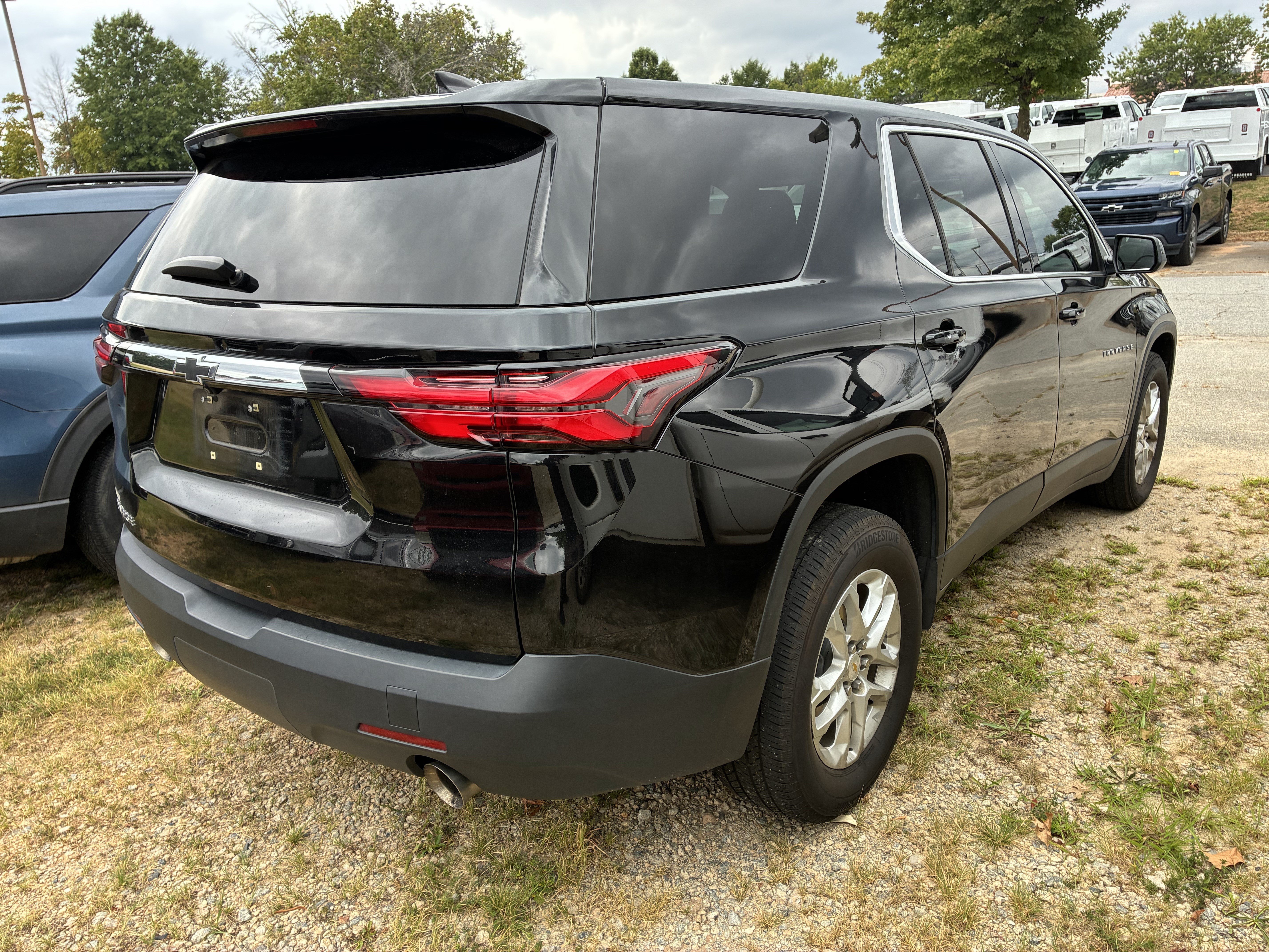 Used 2022 Chevrolet Traverse LS FWD image 8