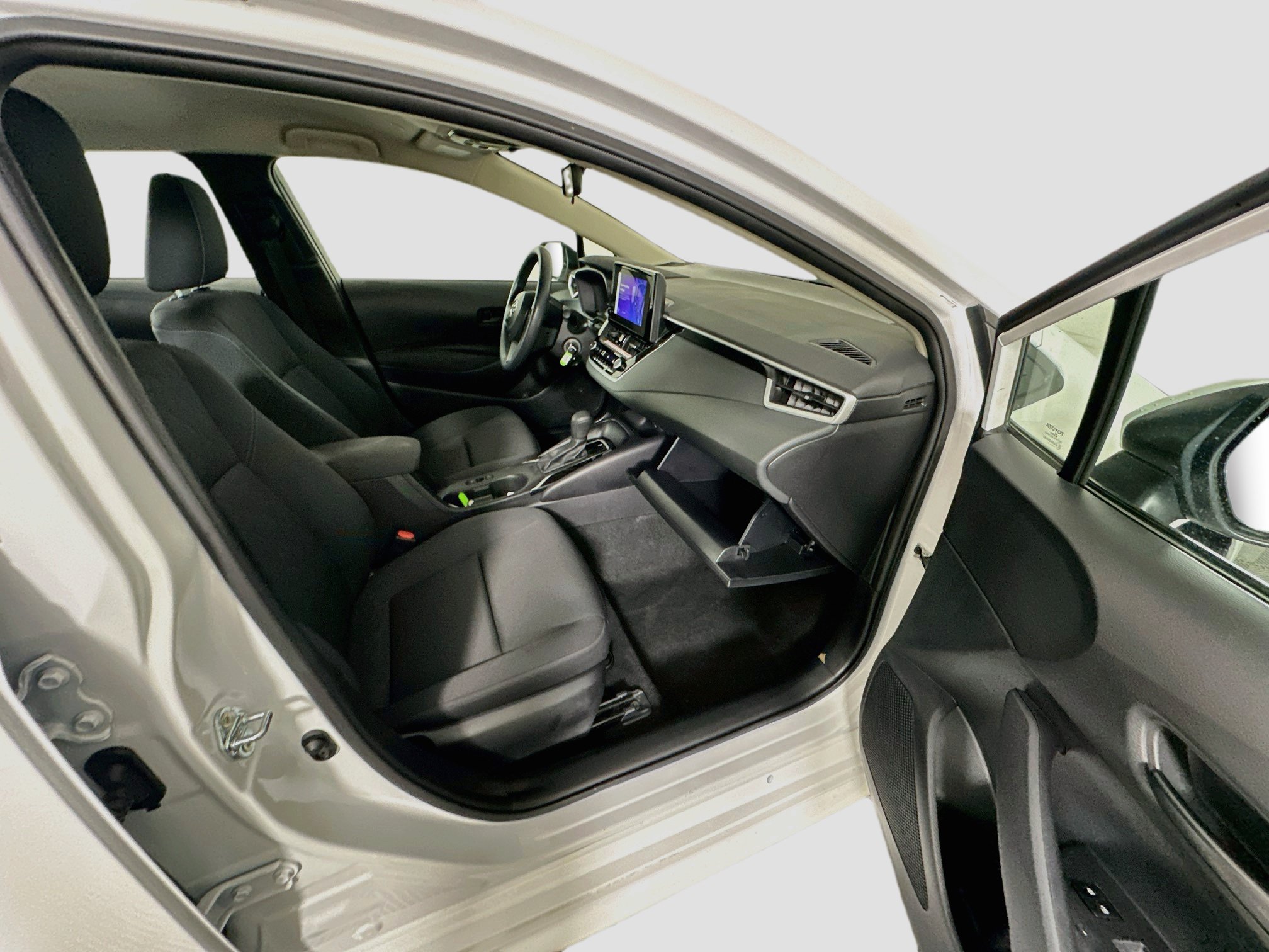 Used 2025 Toyota Corolla LE FWD image 30