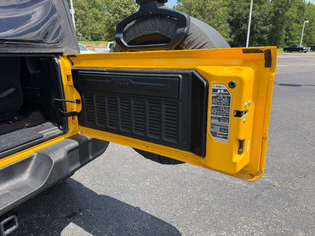 Used 2018 Jeep Wrangler Sport AWD/4WD image 13