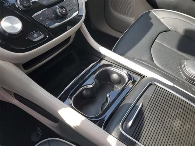 New 2023 Chrysler Pacifica Limited FWD image 31