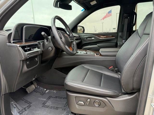 Used 2024 Cadillac Escalade ESV Luxury image 12