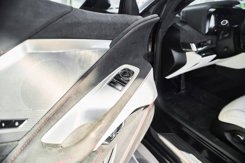 Used 2023 Chevrolet Corvette Z06 RWD image 17
