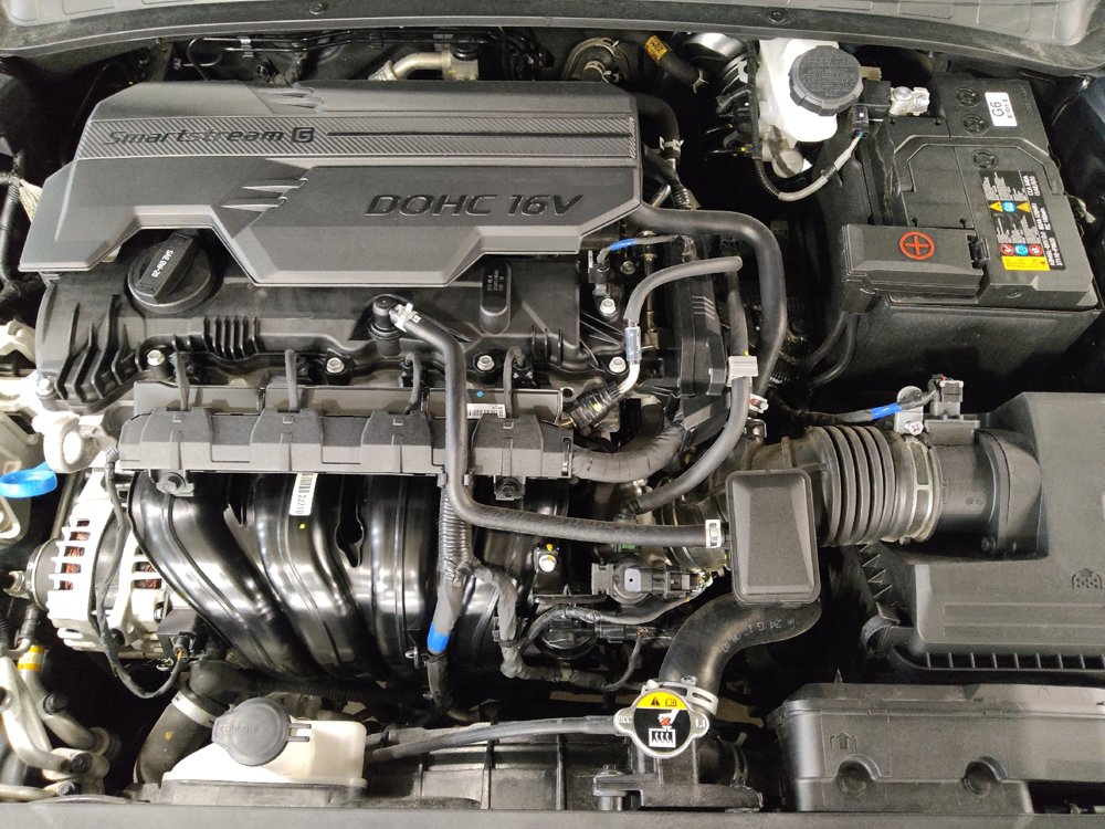 Used 2025 Hyundai Elantra SEL FWD image 30