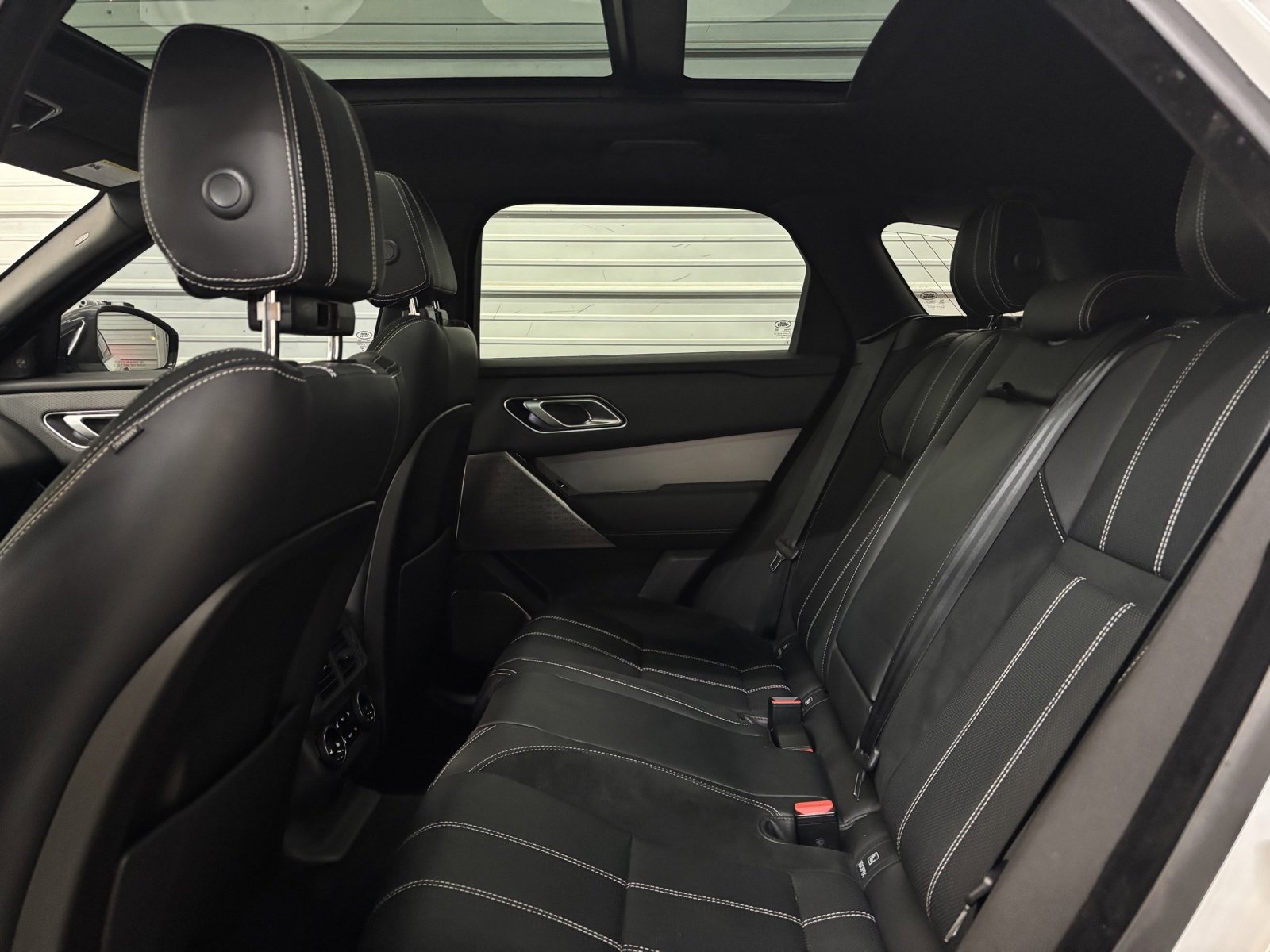 Used 2020 Land Rover Range Rover Velar R-Dynamic S image 24