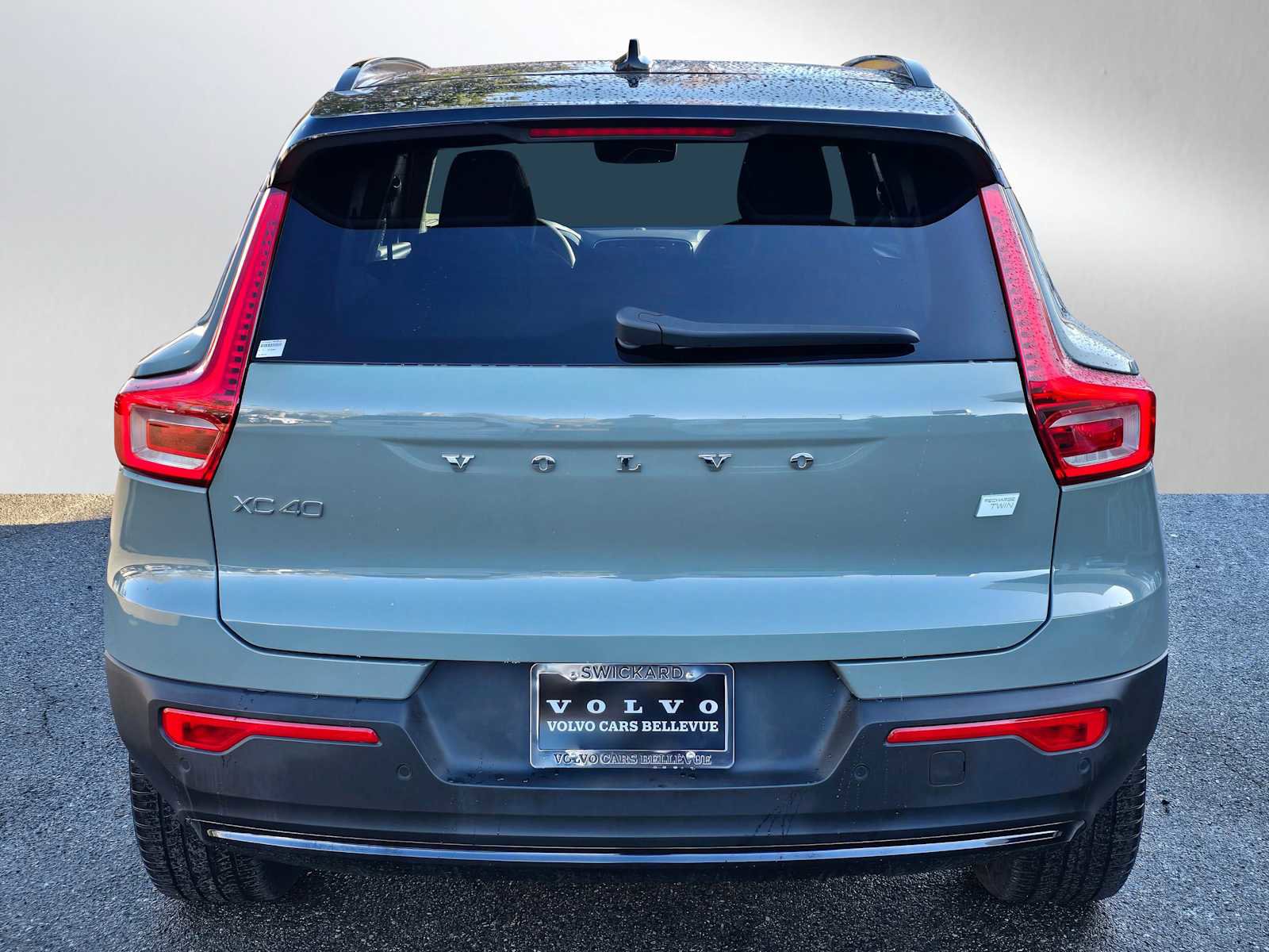 Used 2023 Volvo XC40 Recharge Plus w/ Protection Package Premier image 4