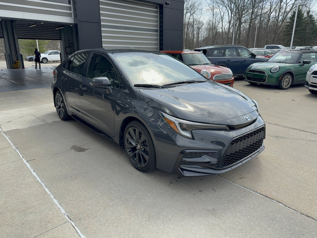 Used 2024 Toyota Corolla SE image 2