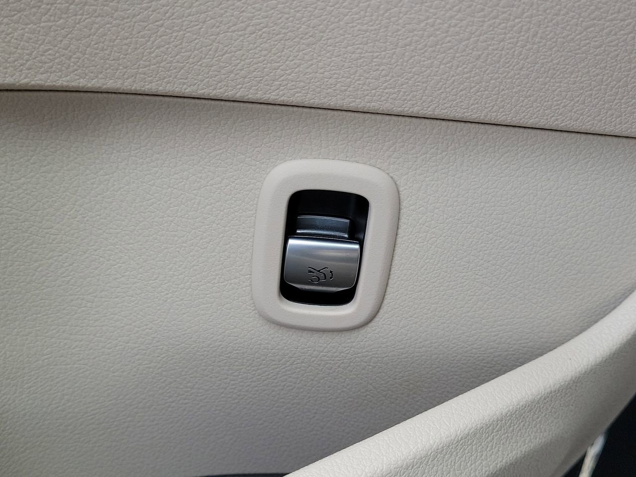 Certified 2022 Mercedes-Benz C 300 Sedan image 25