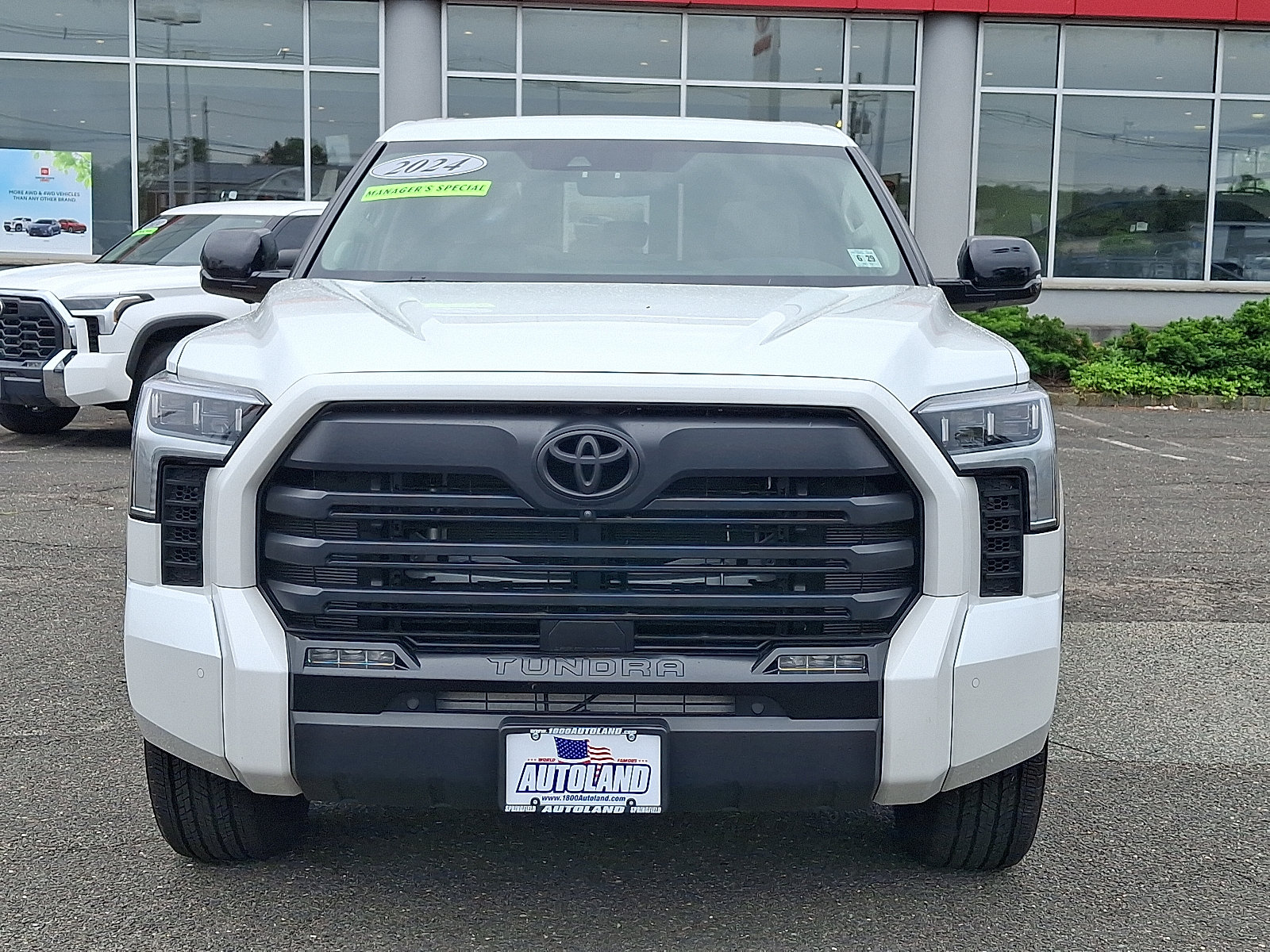Used 2024 Toyota Tundra Limited AWD/4WD image 2
