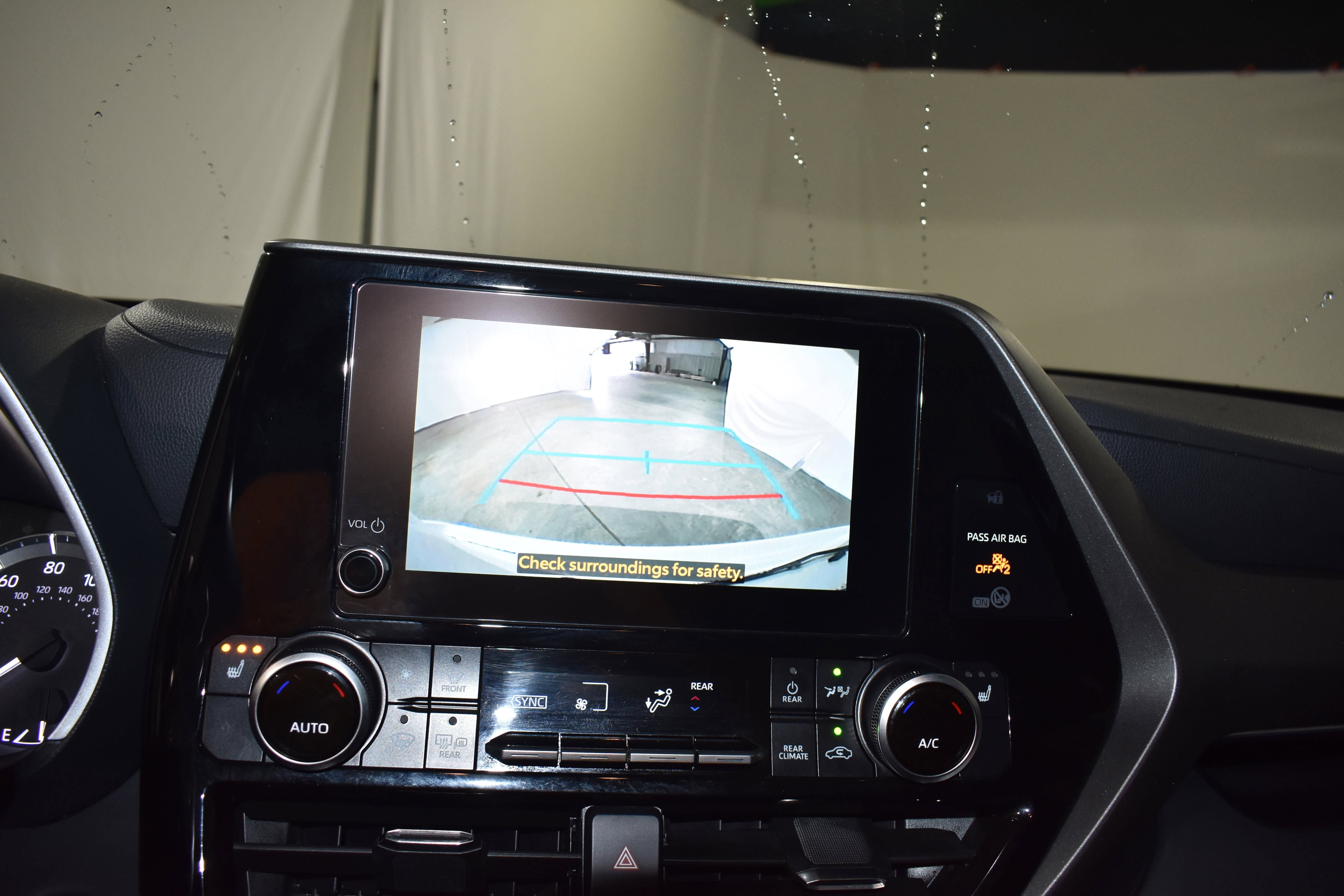 Used 2025 Toyota Highlander XLE FWD image 17