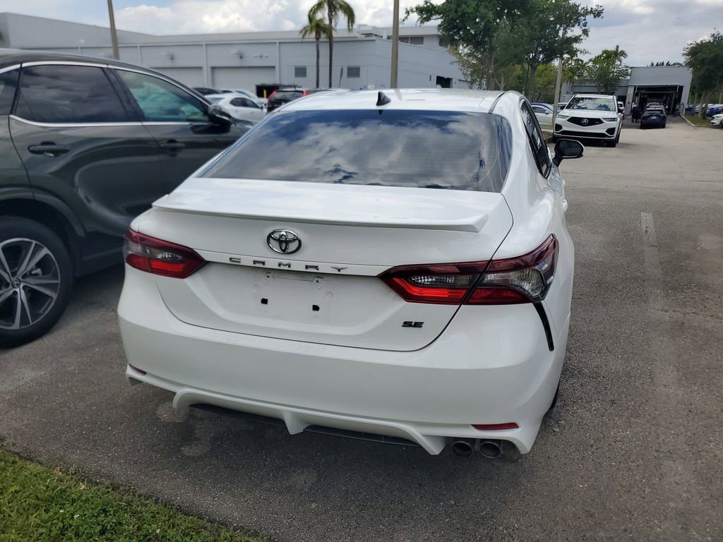 Used 2021 Toyota Camry SE w/ Convenience Package FWD image 9