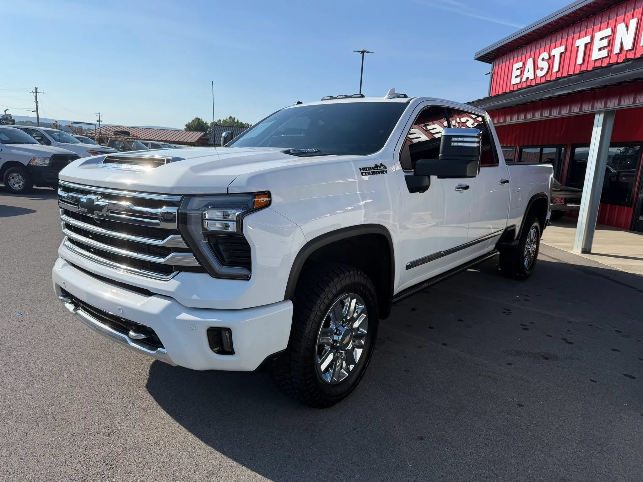 Used 2024 Chevrolet Silverado 2500 High Country w/ High Country Premium Package AWD/4WD image 2