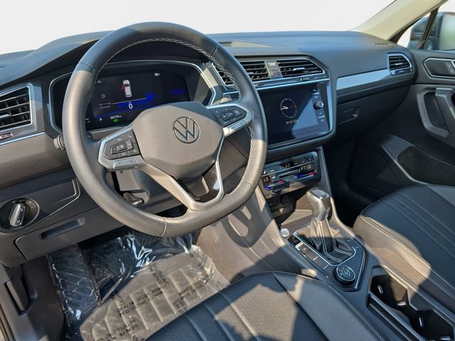 Used 2022 Volkswagen Tiguan SE w/ Panoramic Sunroof Package AWD/4WD image 19