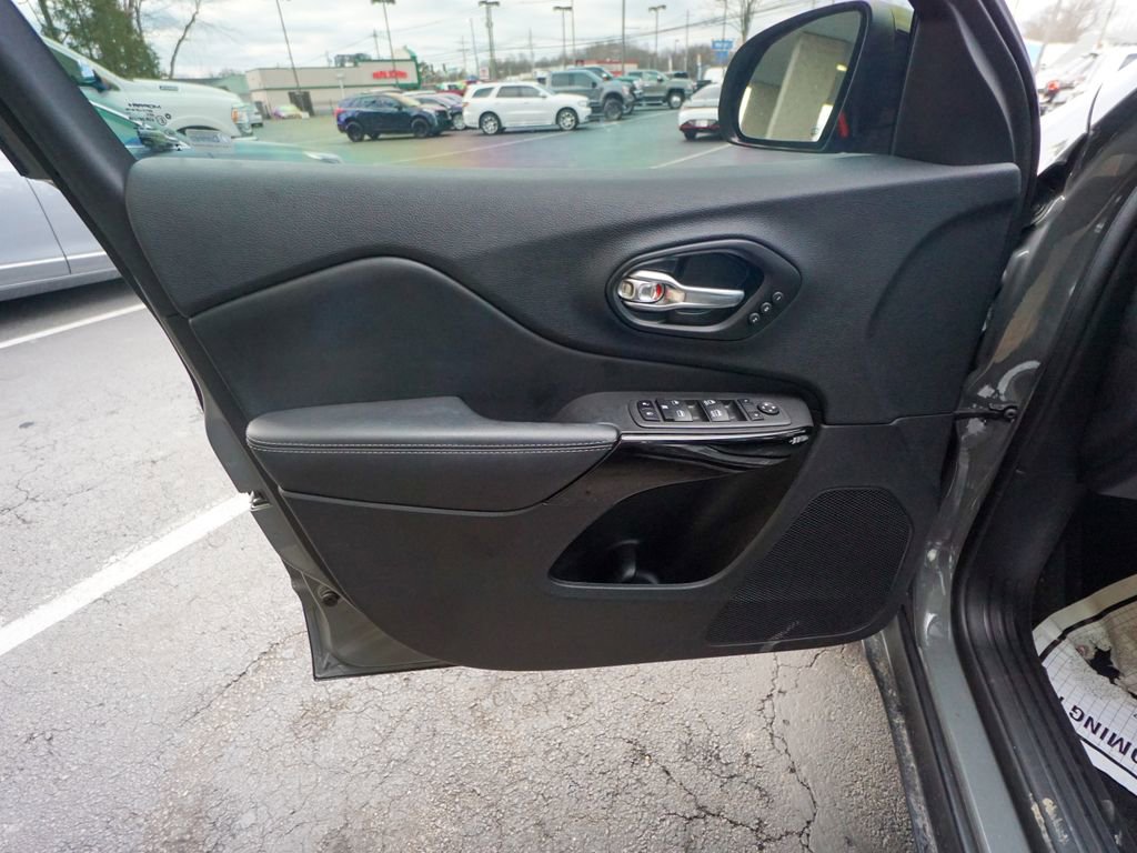 Used 2023 Jeep Cherokee Altitude Lux w/ Lux Elite Package image 17