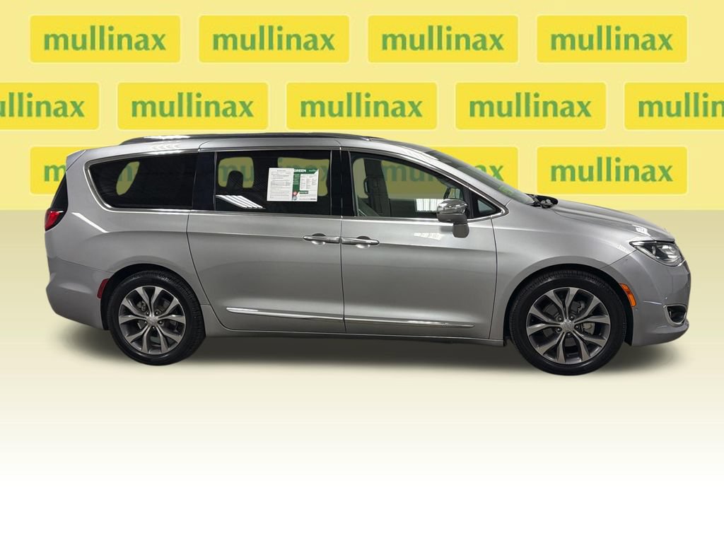 Used 2019 Chrysler Pacifica Limited w/ Tire & Wheel Group FWD image 23