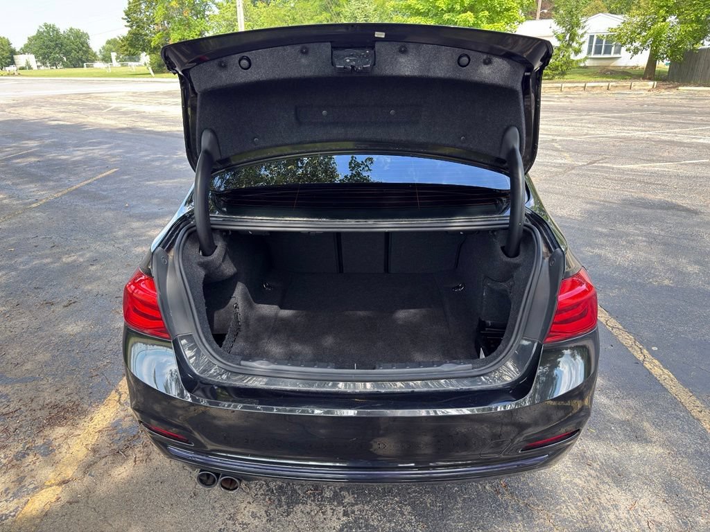 Used 2018 BMW 330i xDrive Sedan AWD/4WD image 19