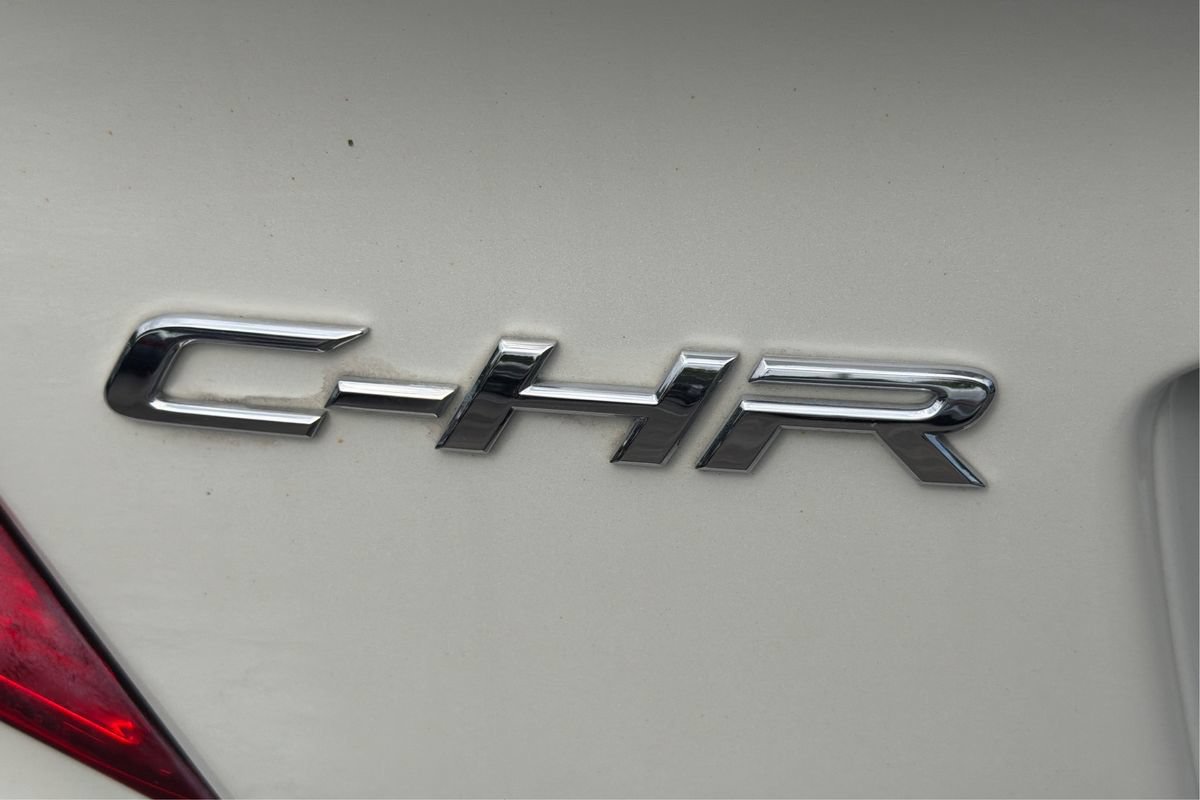 Used 2018 Toyota C-HR XLE FWD image 23