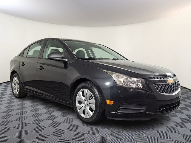 Used 2013 Chevrolet Cruze LS FWD image 1