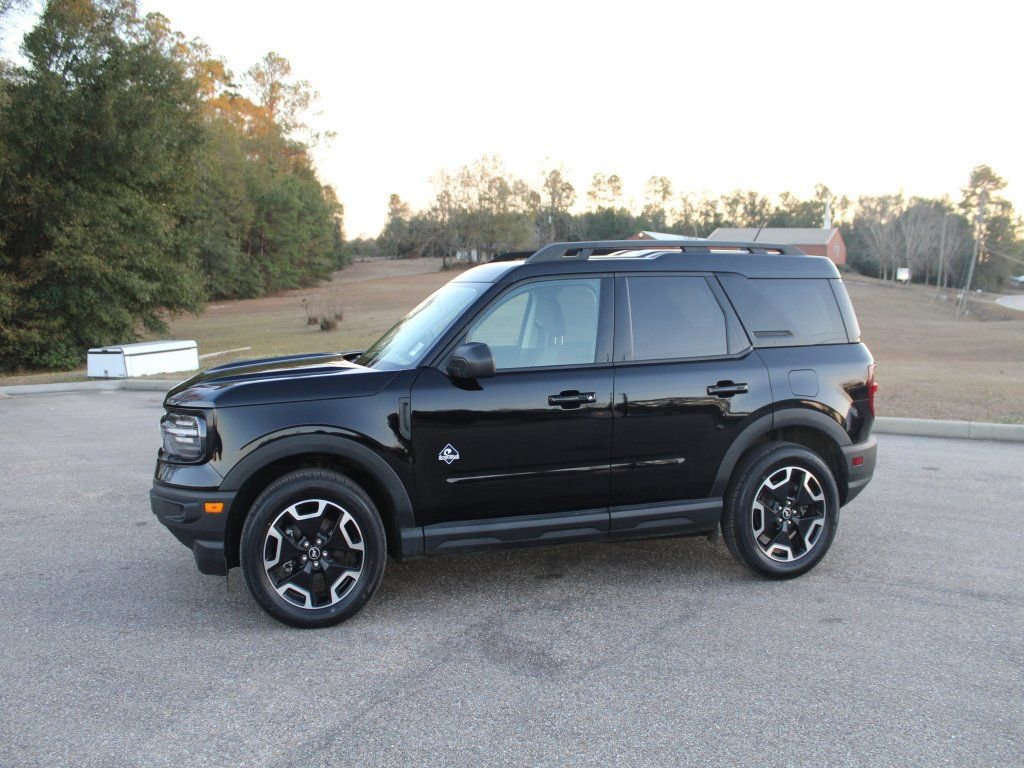 Used 2023 Ford Bronco Sport Outer Banks w/ Tech Package image 2
