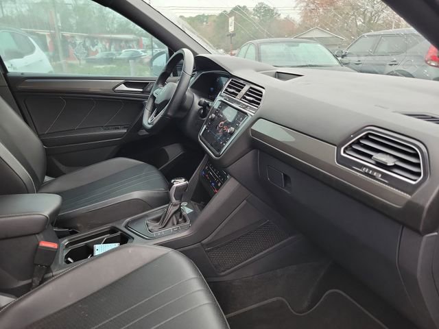 Used 2023 Volkswagen Tiguan SE R-Line image 33