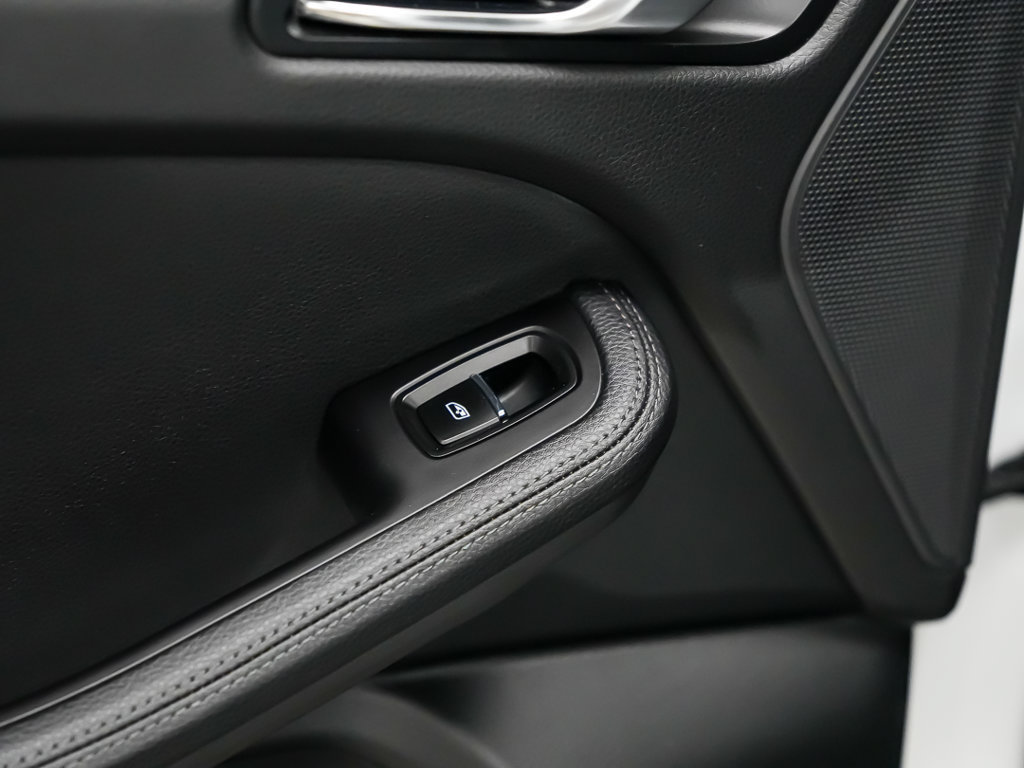 Certified 2024 Porsche Macan AWD/4WD image 15