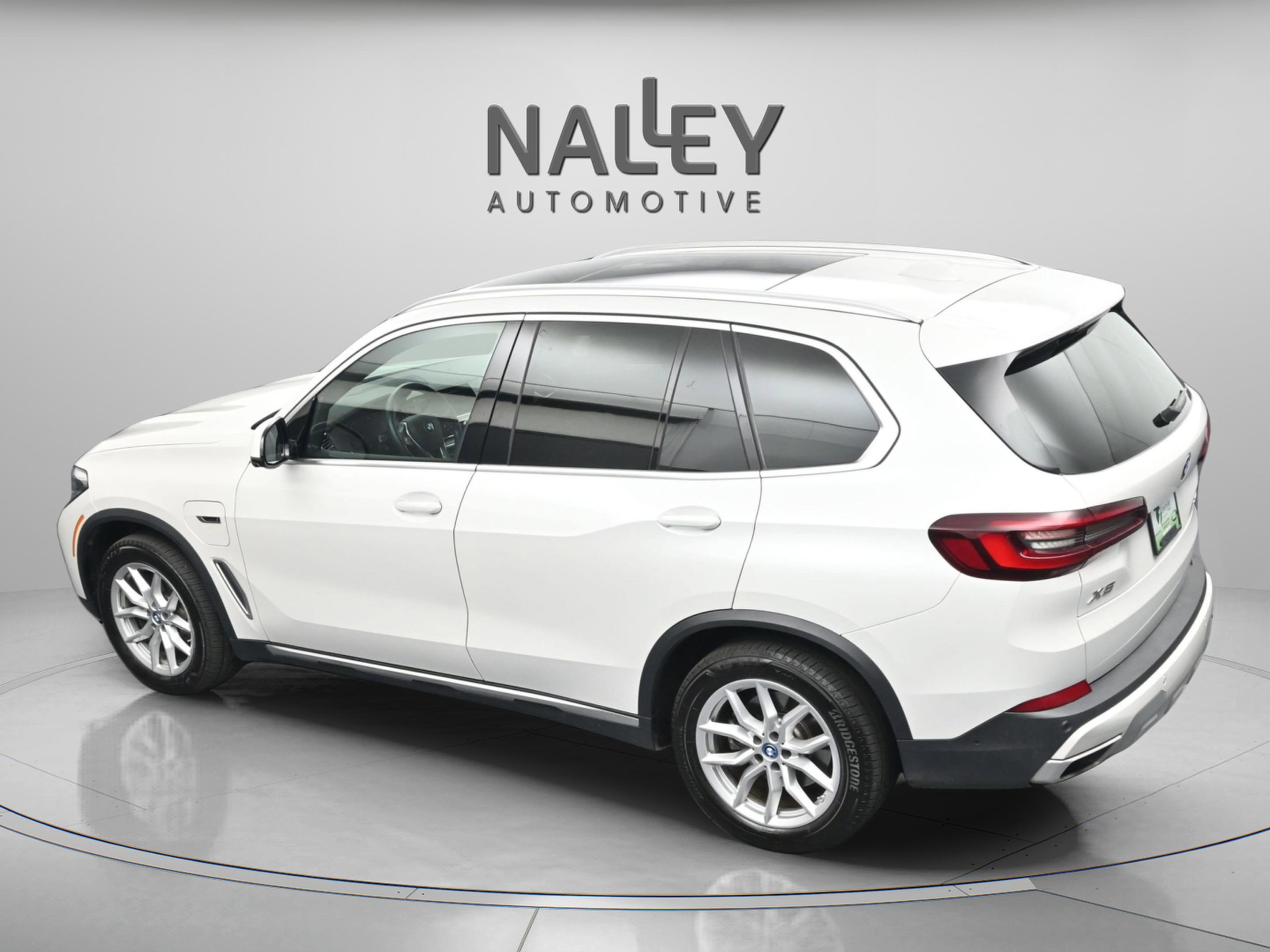 Used 2022 BMW X5 xDrive45e w/ Parking Assistance Package image 11