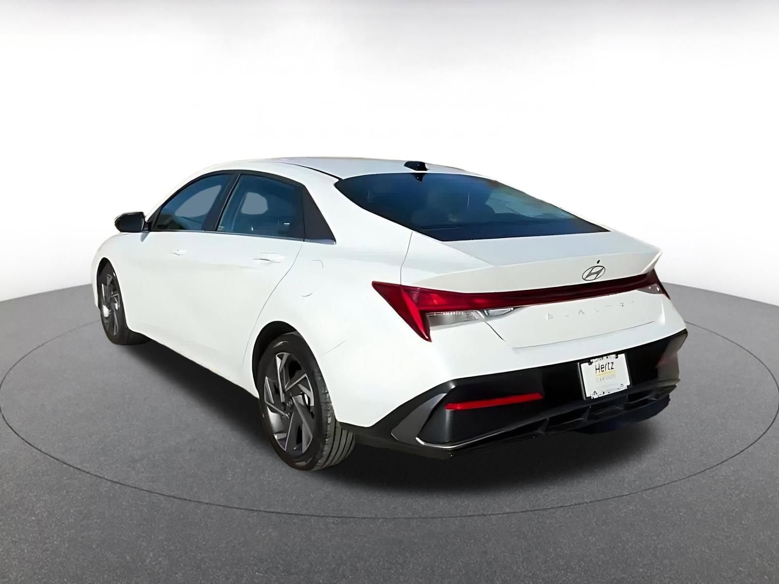 Used 2025 Hyundai Elantra SEL image 11