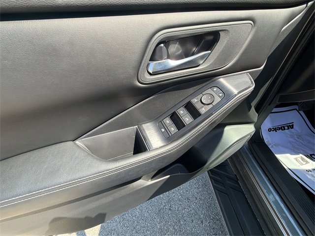 Used 2024 Nissan Rogue SV image 22