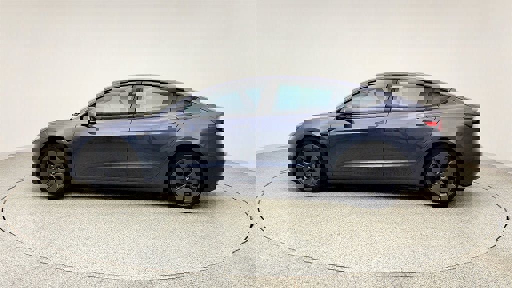 Used 2023 Tesla Model 3 Standard Range image 8