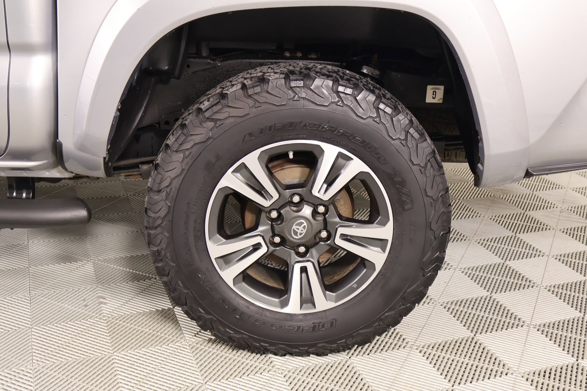 Used 2018 Toyota Tacoma TRD Sport w/ Technology Package AWD/4WD image 18