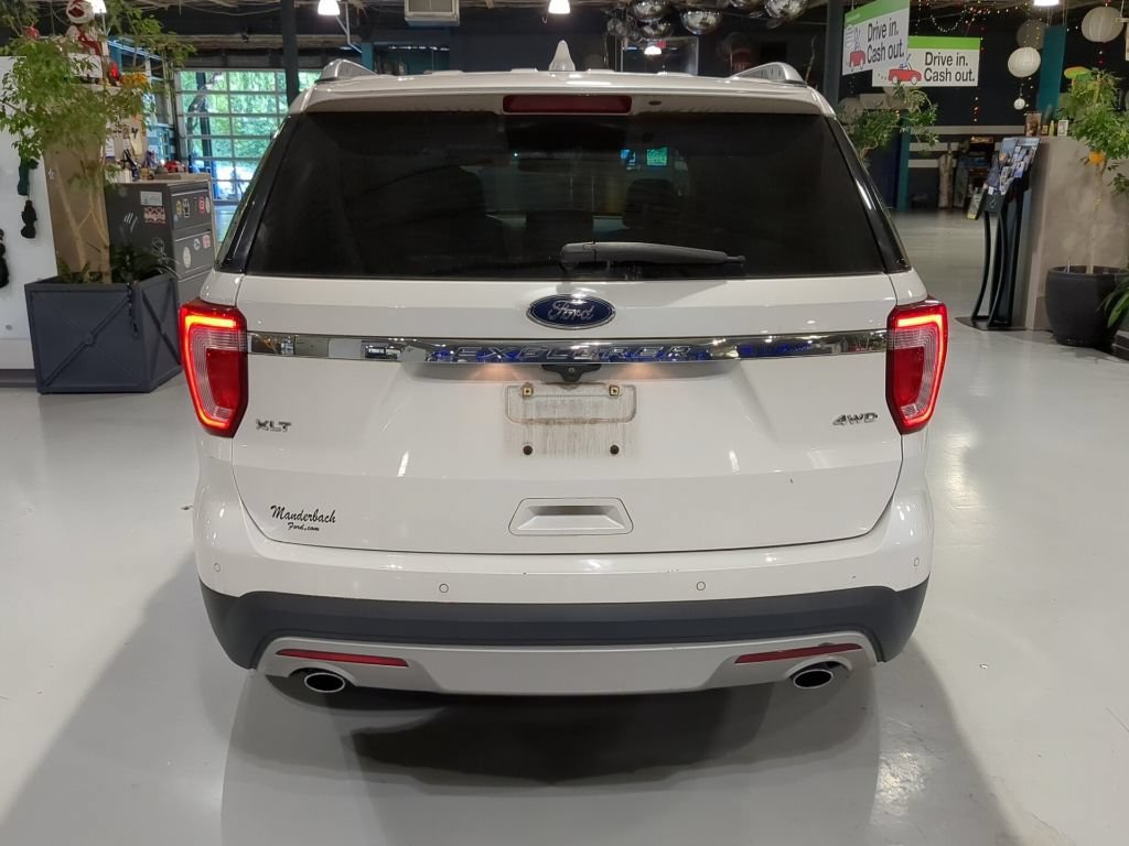 Used 2016 Ford Explorer XLT w/ Equipment Group 202A AWD/4WD image 9