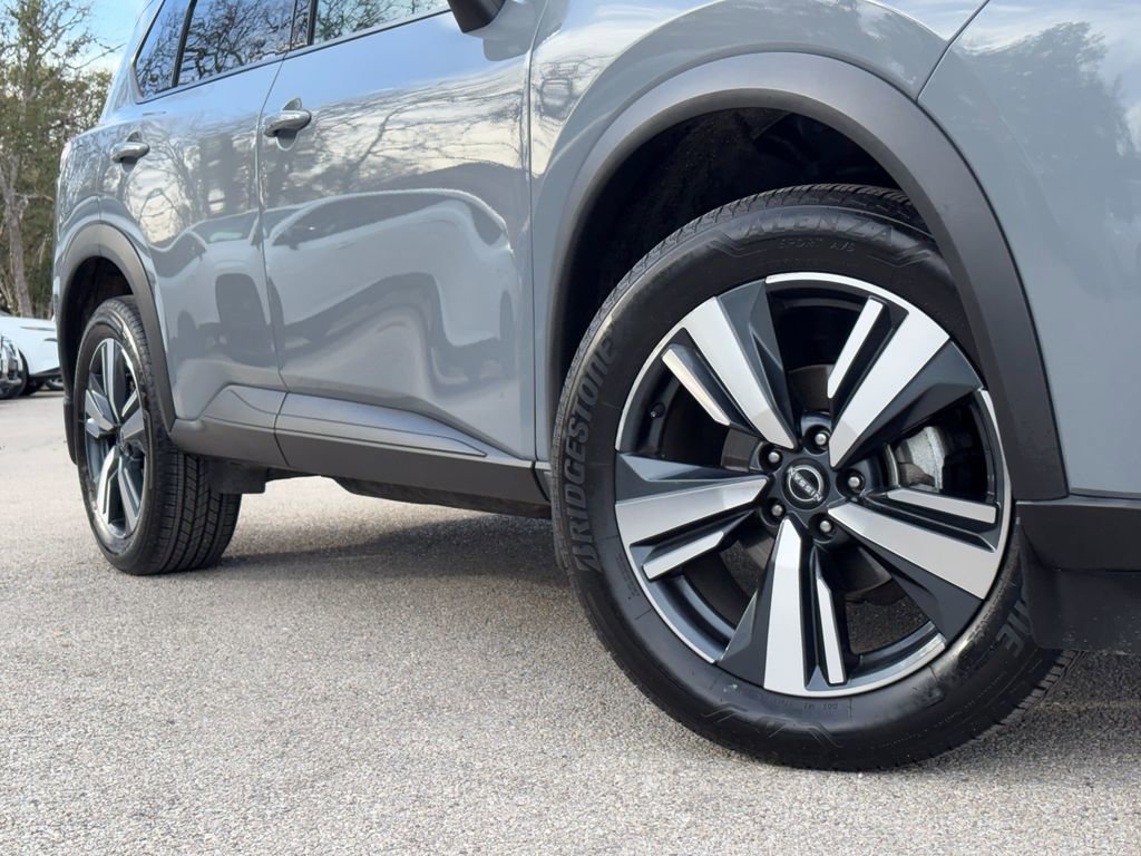 Used 2024 Nissan Rogue SL image 2