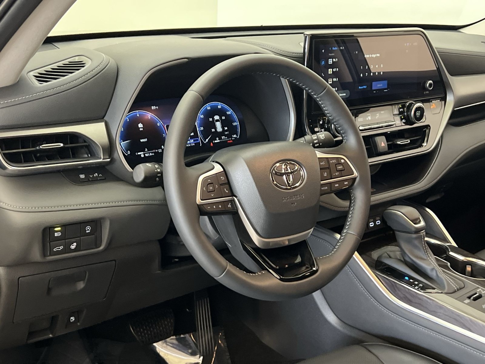 Used 2026 Toyota Highlander Limited AWD/4WD image 15